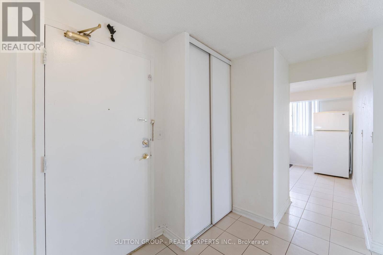 Mississauga (cooksville), ON L5B3Z2,155 Hillcrest AVE #704
