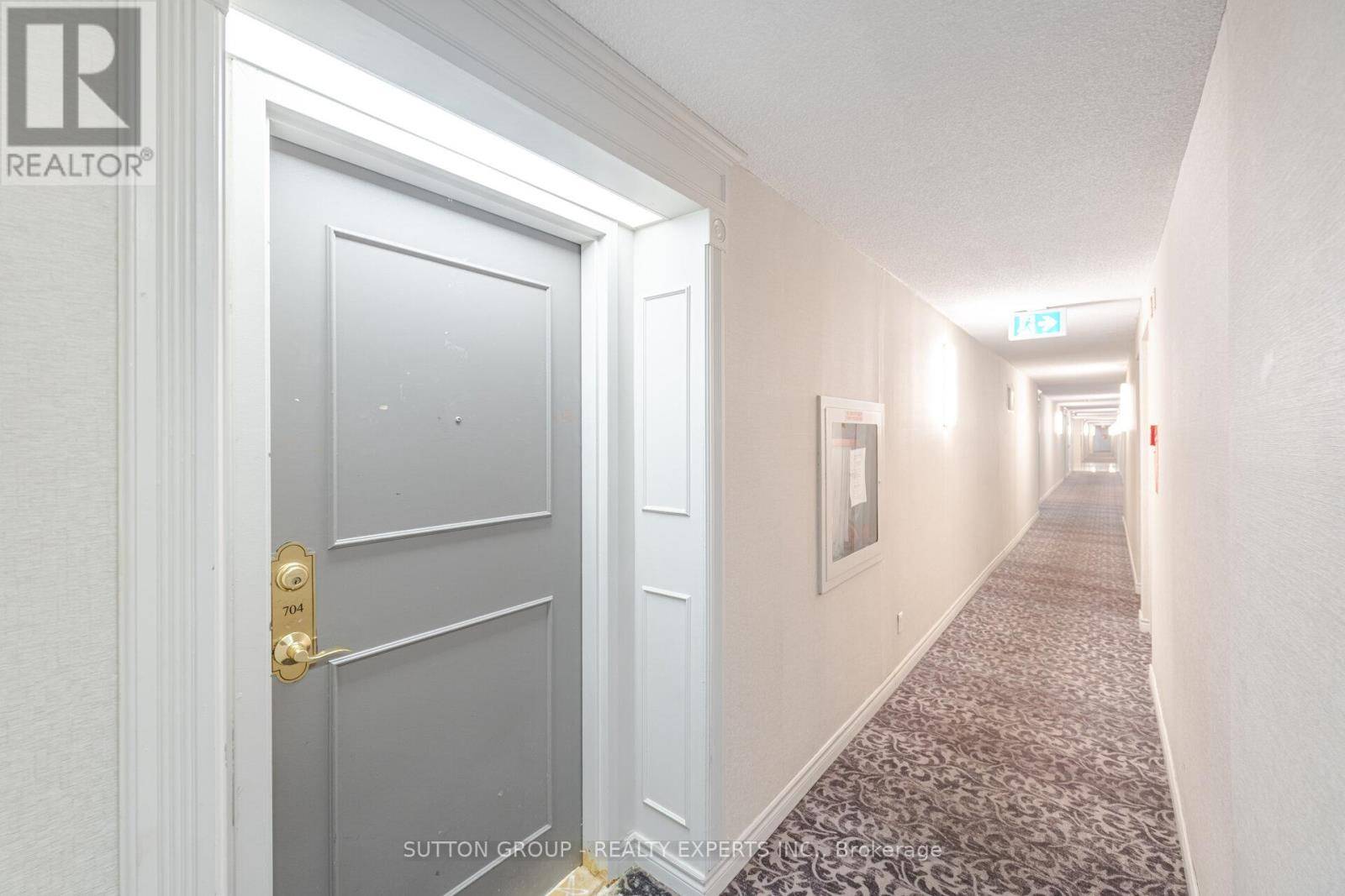 Mississauga (cooksville), ON L5B3Z2,155 Hillcrest AVE #704