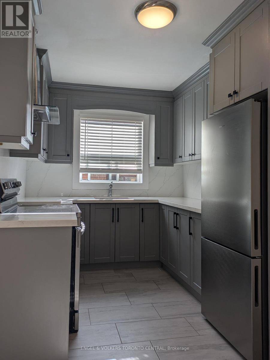 Toronto (mimico), ON M8V1S2,20 Norris CRES #6