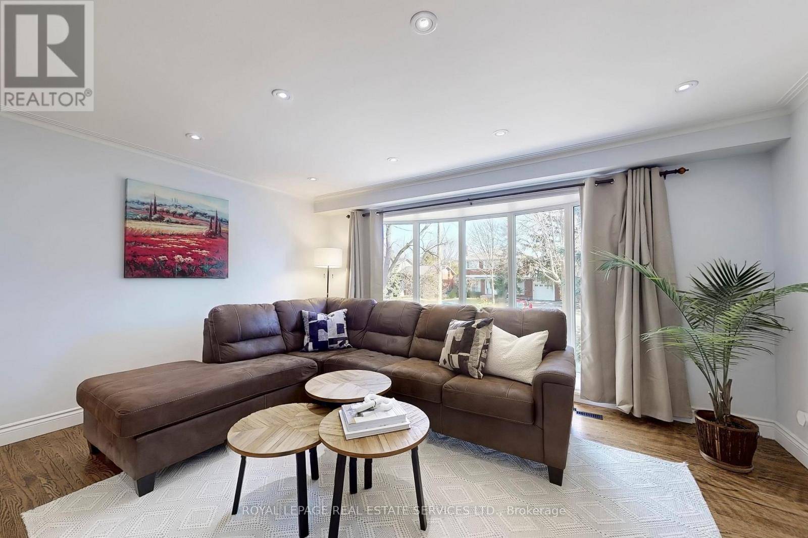 Oakville (wo West), ON L6L3N8,448 SOUTHLAND CRESCENT