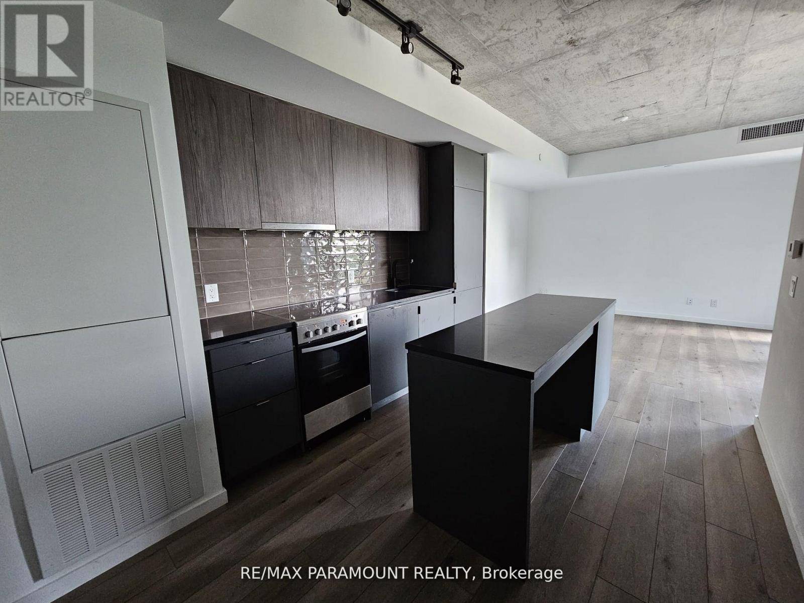 Toronto (stonegate-queensway), ON M8Z0G3,7 Smith CRES #601