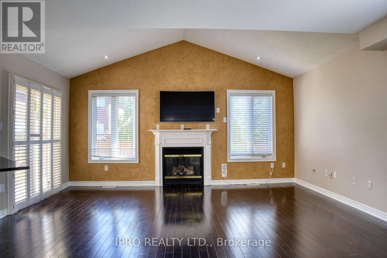Mississauga (meadowvale), ON L5N7N8,3194 World Series CT #UPPER