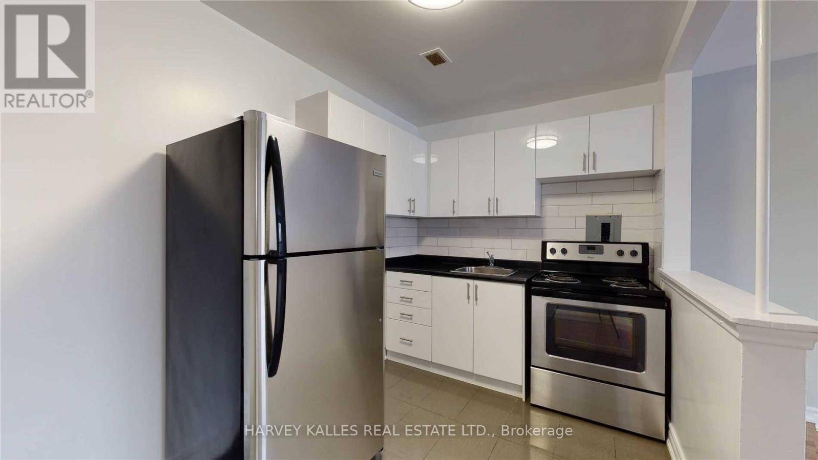 Toronto (keelesdale-eglinton West), ON M6M2A2,31 Clearview HTS #301