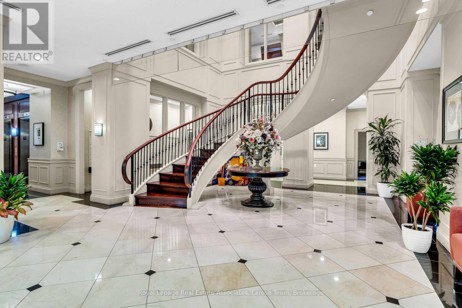 Toronto (mimico), ON M8V3Z5,3 Marine Parade DR #1707