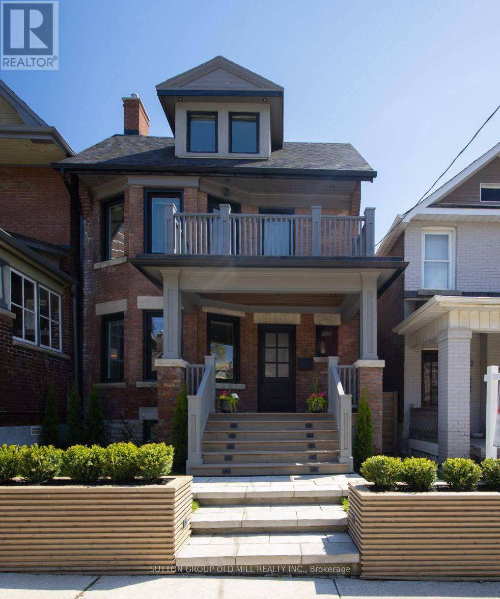 Toronto (roncesvalles), ON M6R1C3,17 GRAFTON AVENUE