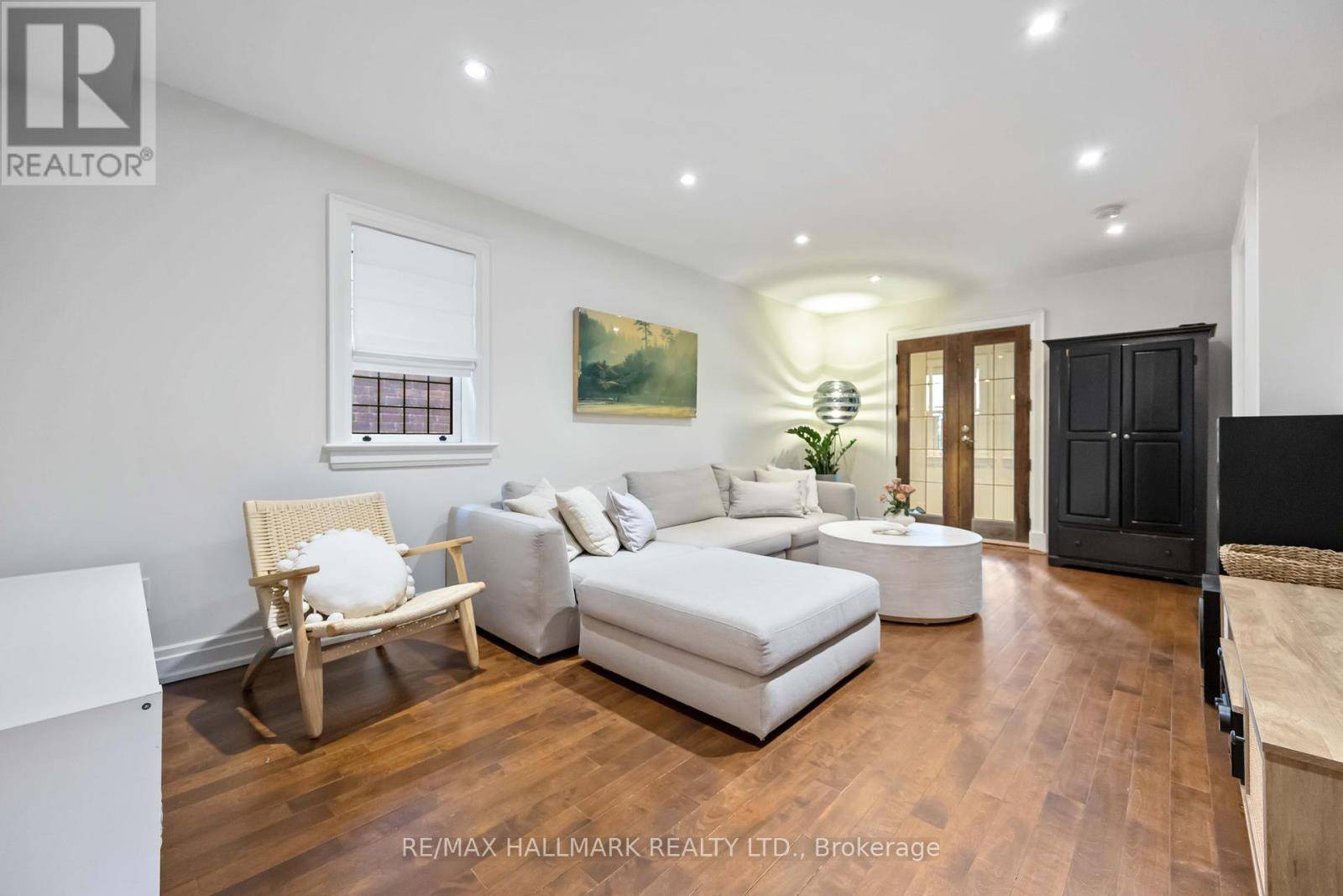 Toronto (rockcliffe-smythe), ON M6N2R3,60 BUSHEY AVENUE