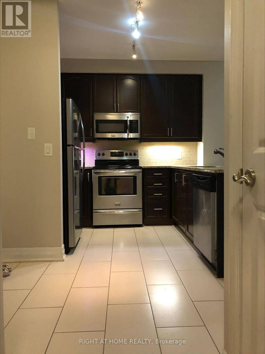 Brampton (downtown Brampton), ON L6W0A8,100 John ST #1307