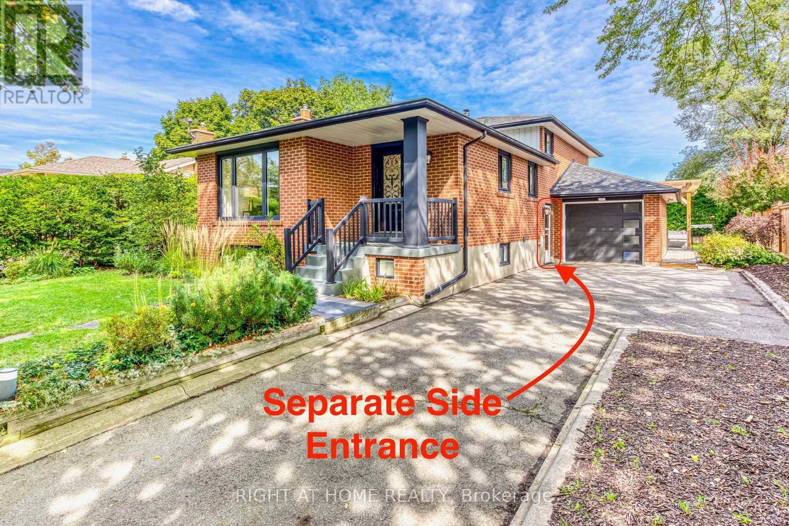 Oakville (cp College Park), ON L6H2A4,1306 NAPIER CRESCENT