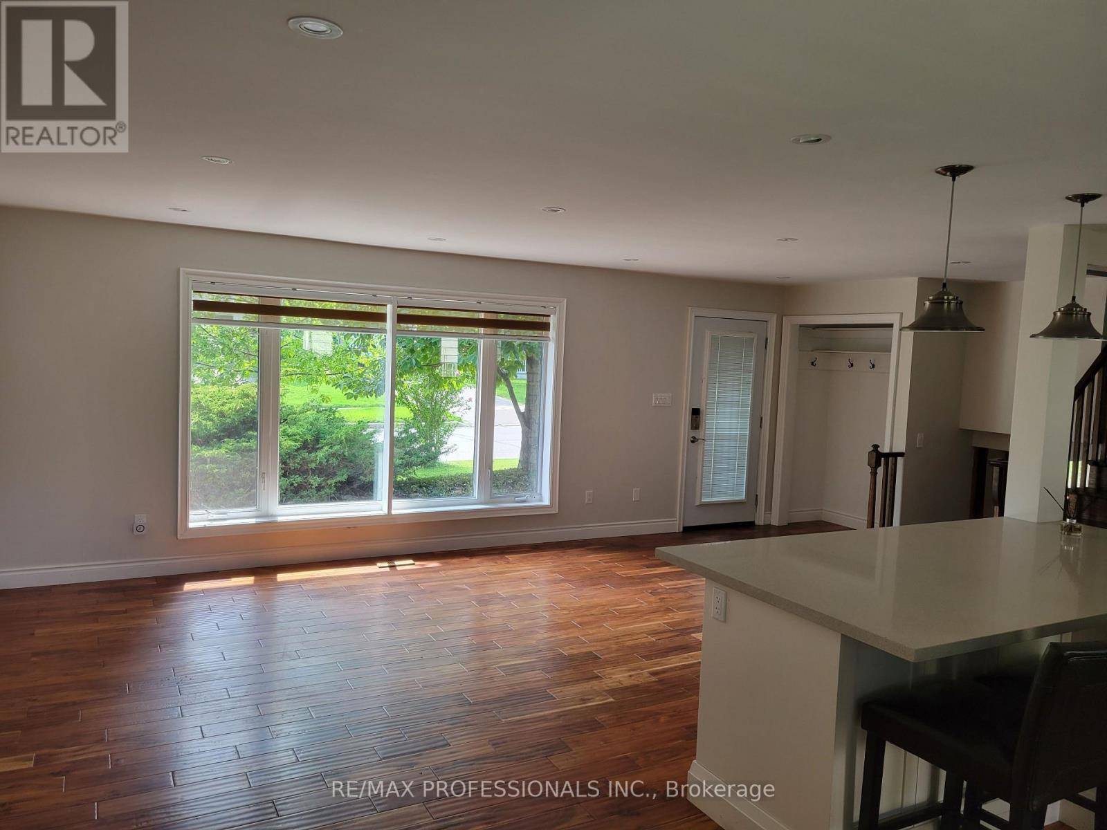 Burlington (mountainside), ON L7P2C8,1411 CHARLES DRIVE