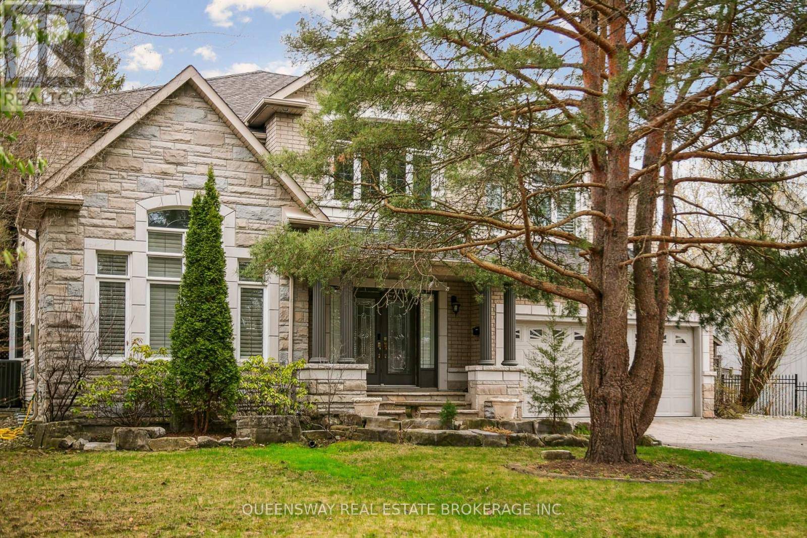 Mississauga (lorne Park), ON L5H1V1,1371 CHRISEDEN DRIVE