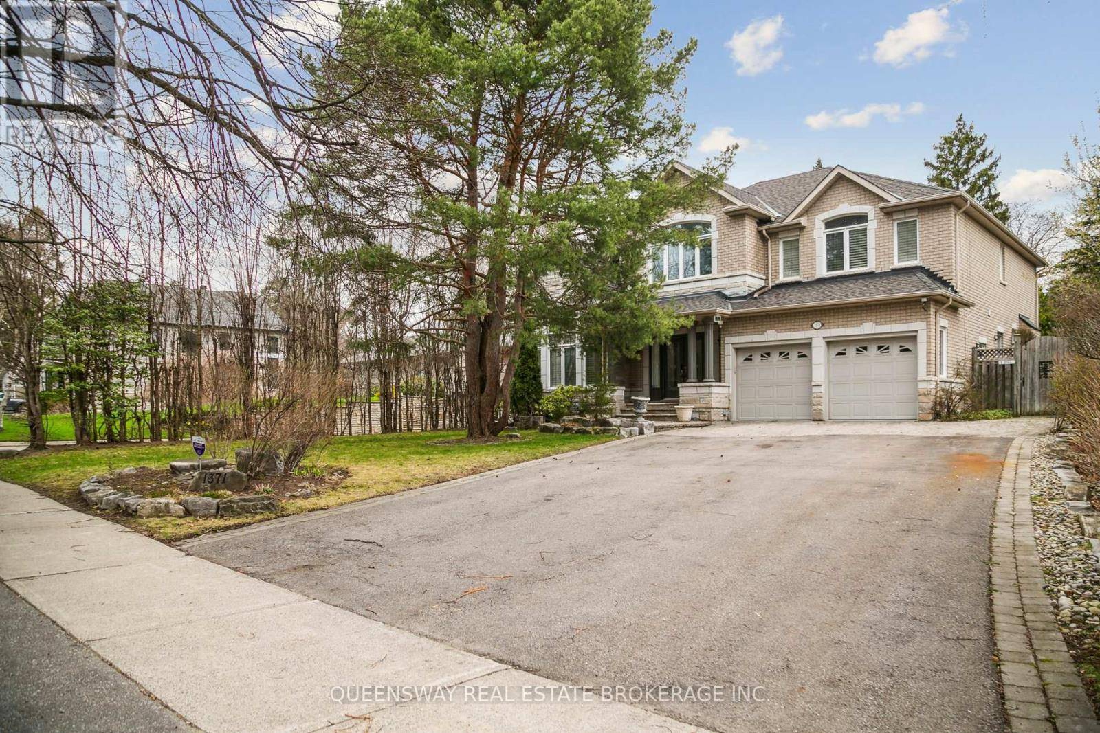 Mississauga (lorne Park), ON L5H1V1,1371 CHRISEDEN DRIVE