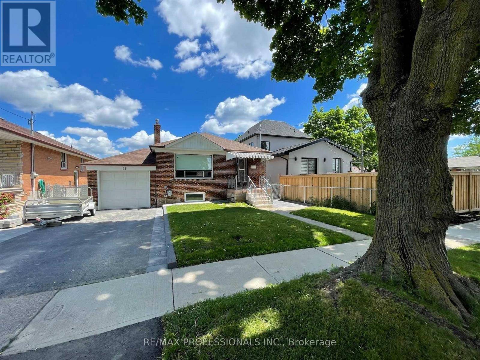 Toronto (islington-city Centre West), ON M8Z4Y8,41 Woolgar AVE #Main
