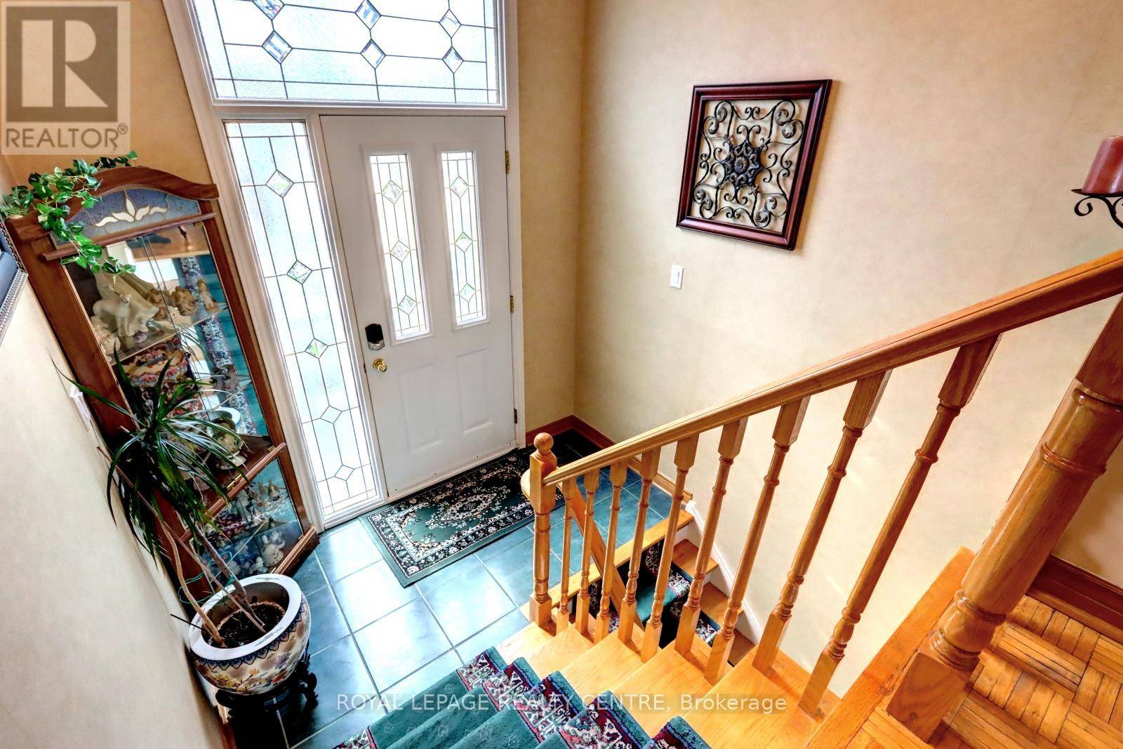 Mississauga (erindale), ON L5C1G5,901 BLAIRHOLM AVENUE