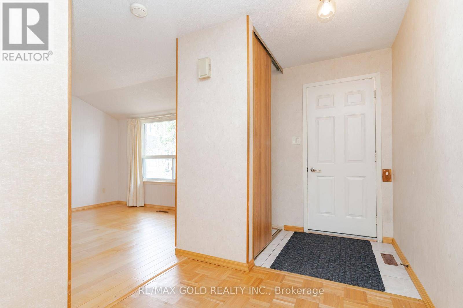 Brampton (central Park), ON L6S3N4,76 MAYFAIR CRESCENT