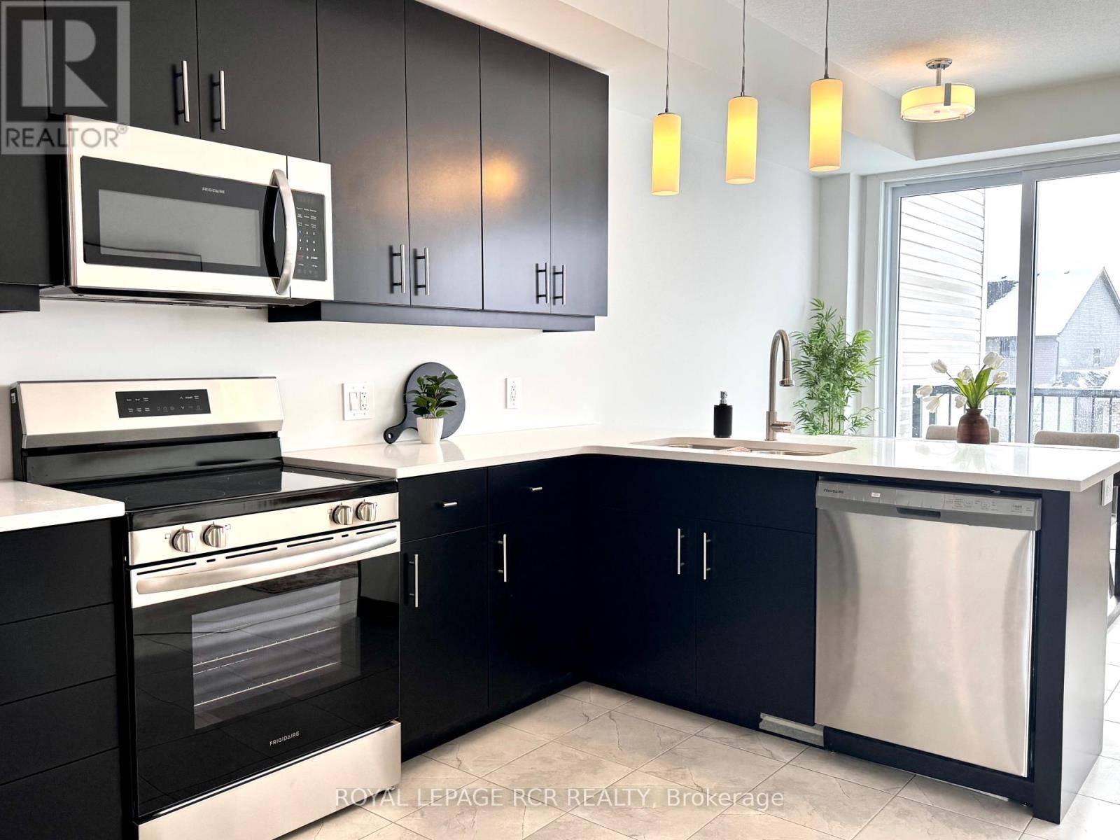 Orangeville, ON L9W7T7,690 Broadway AVE #20
