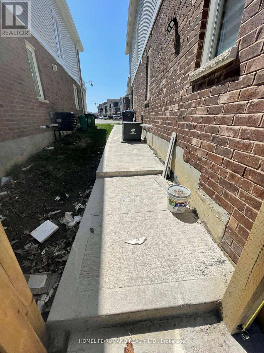 Brampton (northwest Brampton), ON L7A0A8,80 QUILLBERRY Close #Bsmt