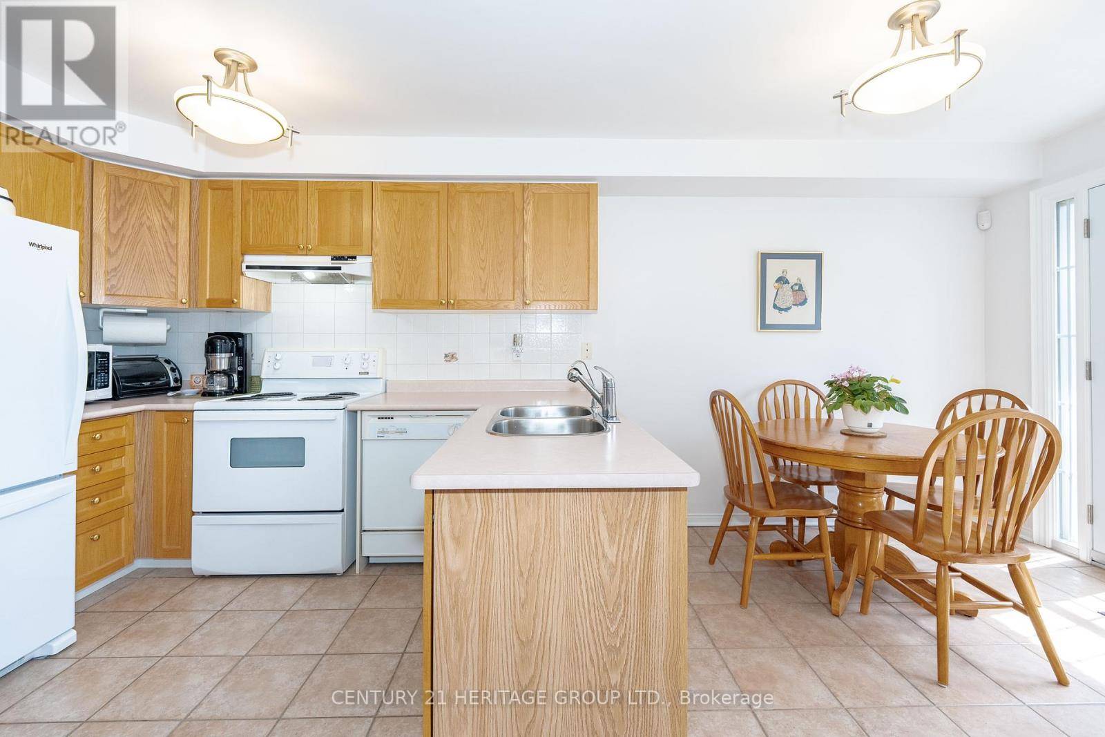 Toronto (maple Leaf), ON M6L3G4,124 RORY ROAD