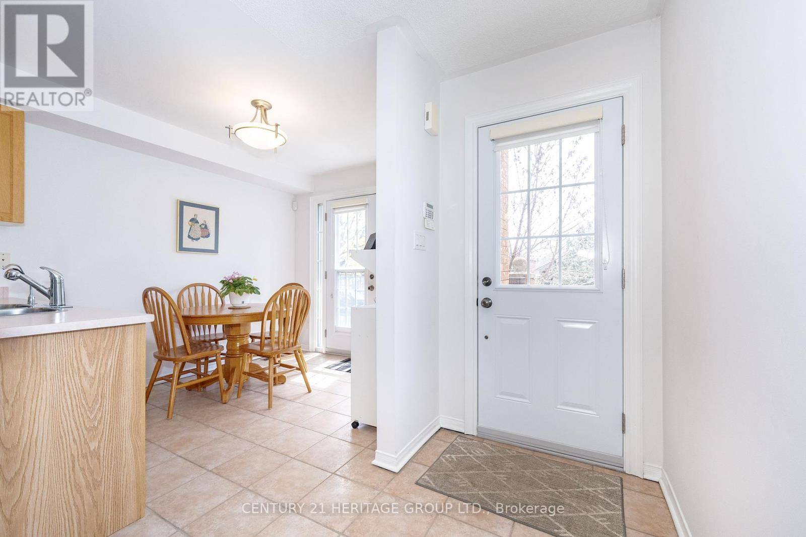 Toronto (maple Leaf), ON M6L3G4,124 RORY ROAD