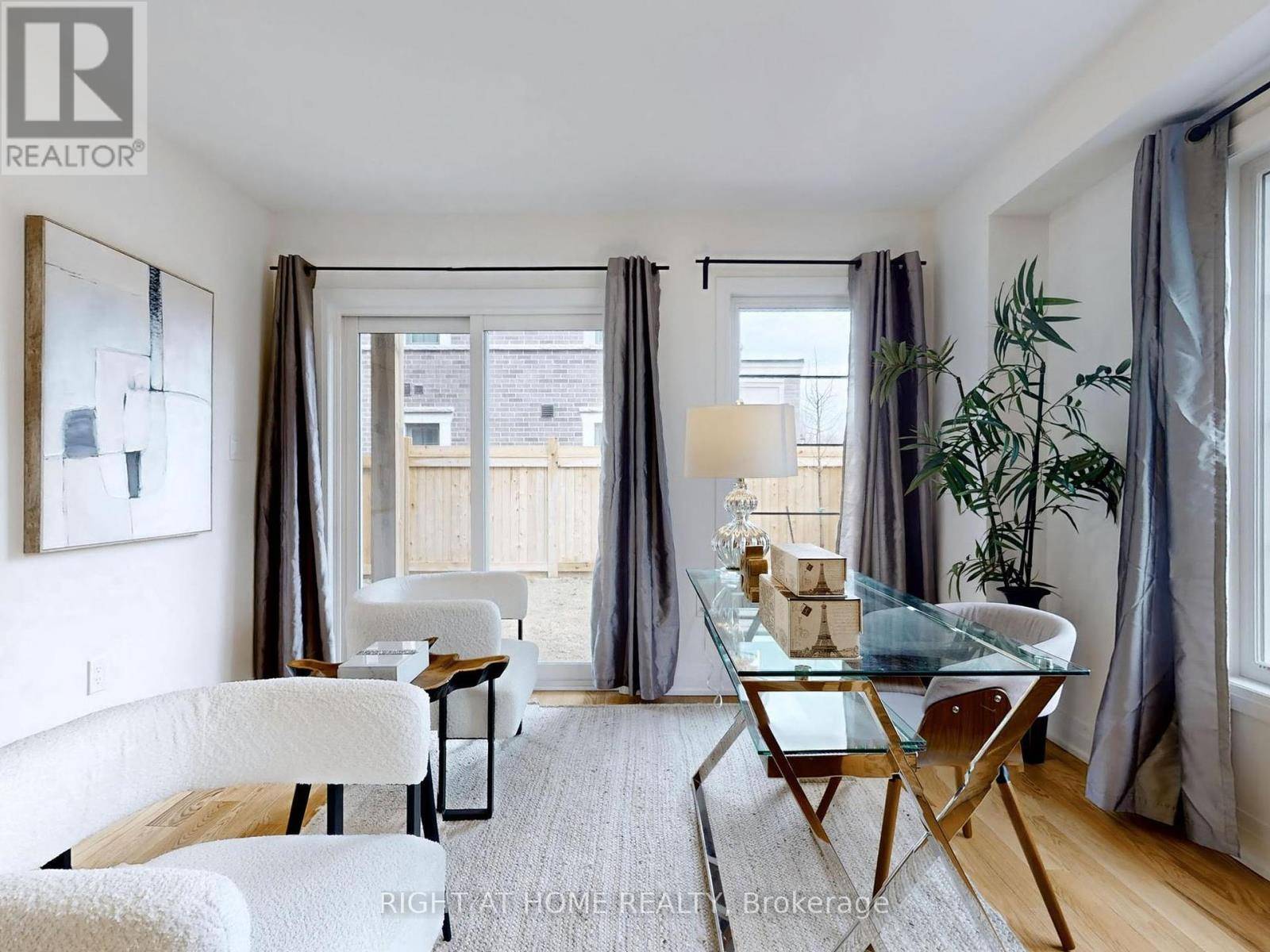 Mississauga (streetsville), ON L5M2S5,211 WYNDHAM STREET
