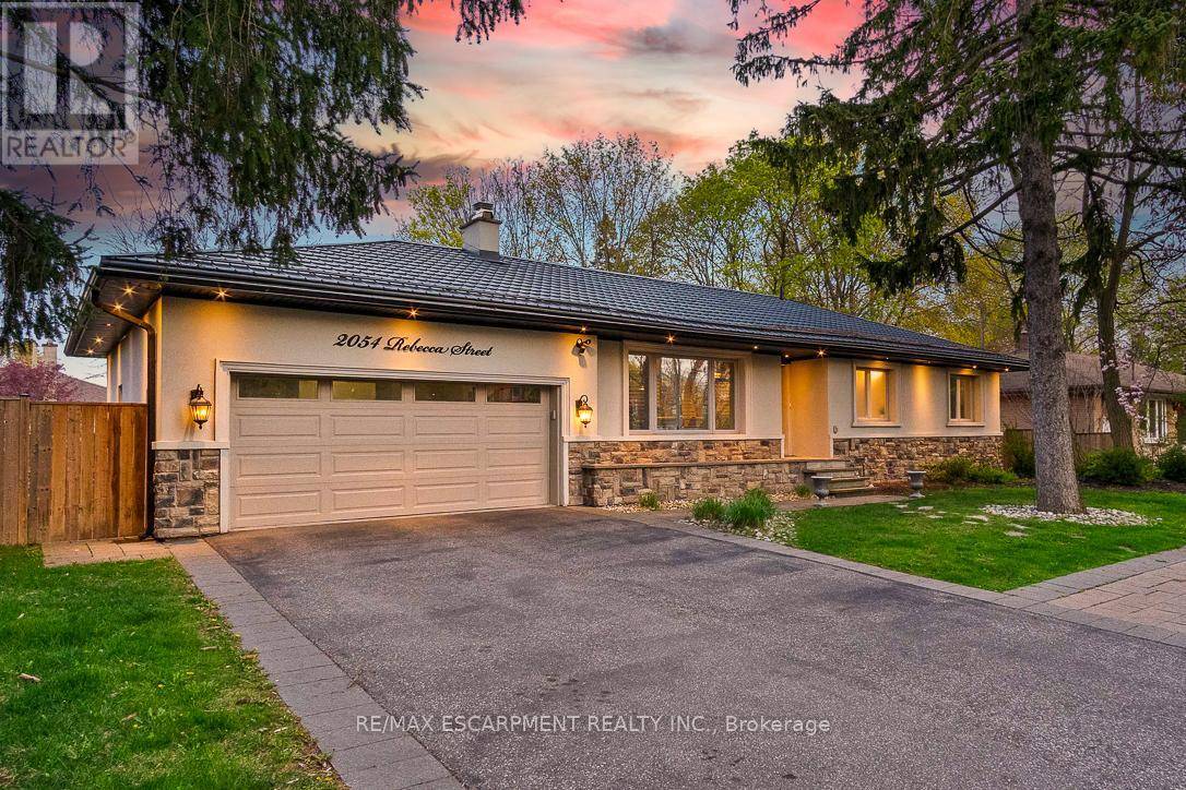 Oakville (br Bronte), ON L6L2A2,2054 REBECCA STREET