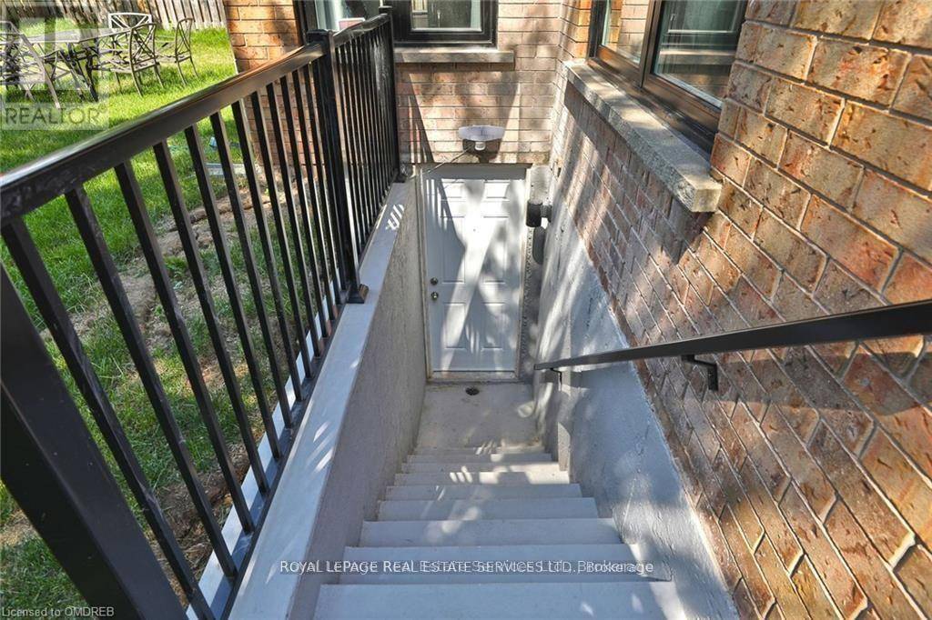Oakville (br Bronte), ON L6L6H3,3507 Stedford RD #Lower