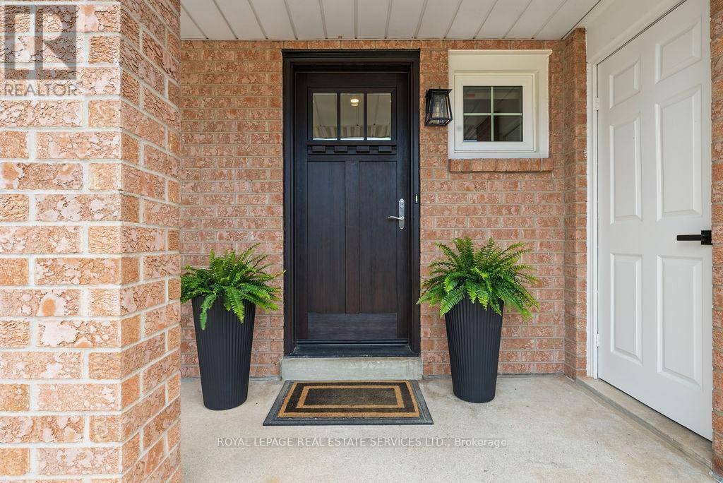 Oakville (br Bronte), ON L6L5Y1,143 SPEYSIDE DRIVE