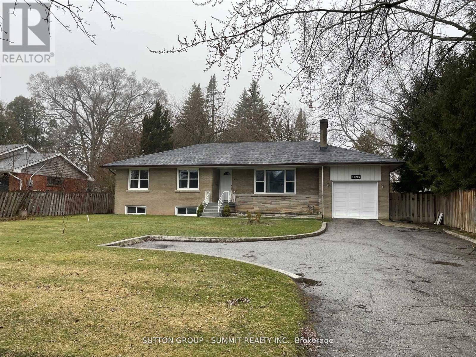 Oakville (br Bronte), ON L6M0W8,1093 REBECCA STREET