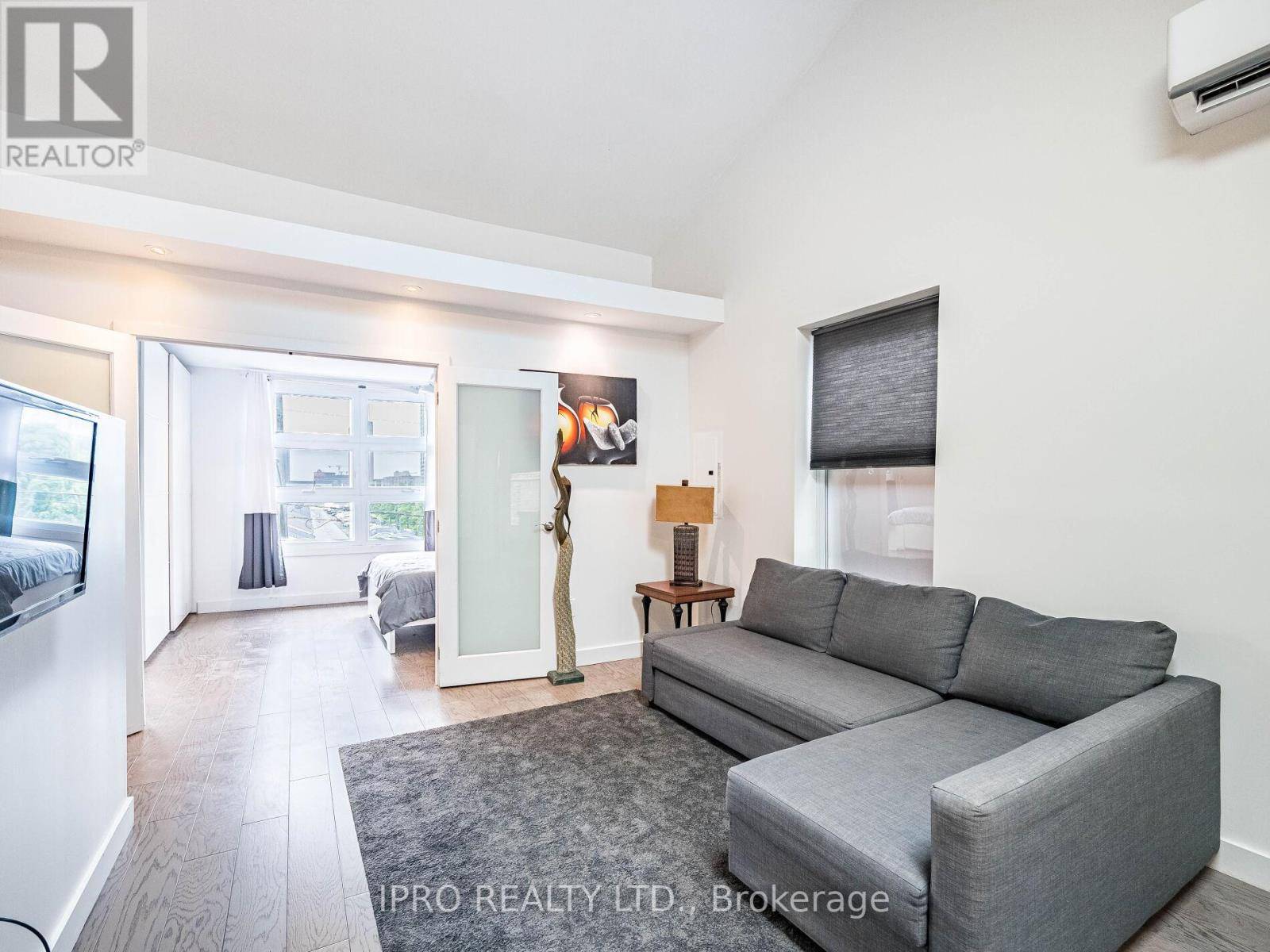 Toronto (corso Italia-davenport), ON M6H2J2,1580 DAVENPORT ROAD