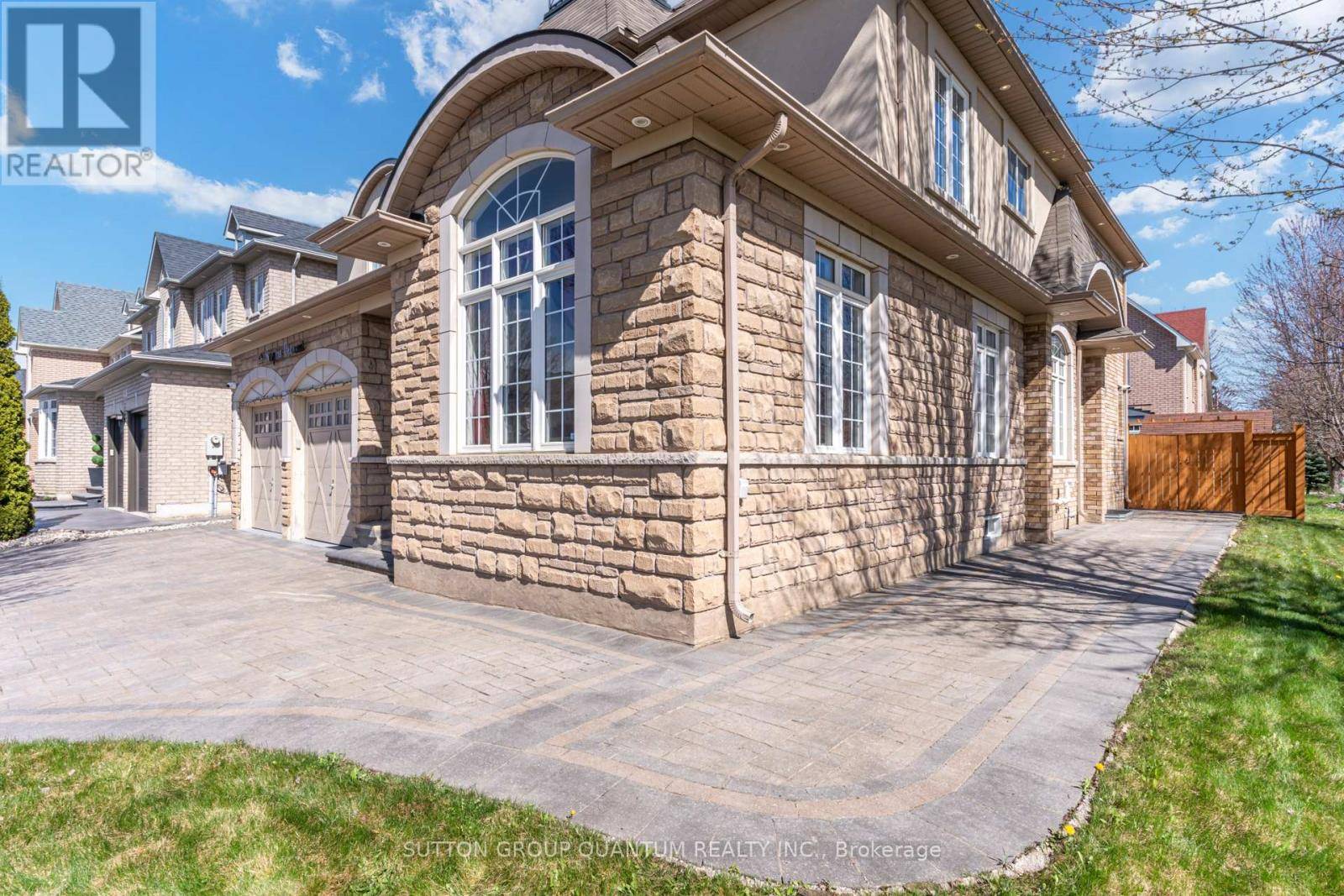 Brampton (vales Of Castlemore), ON L6P1X3,49 SUPINO CRESCENT