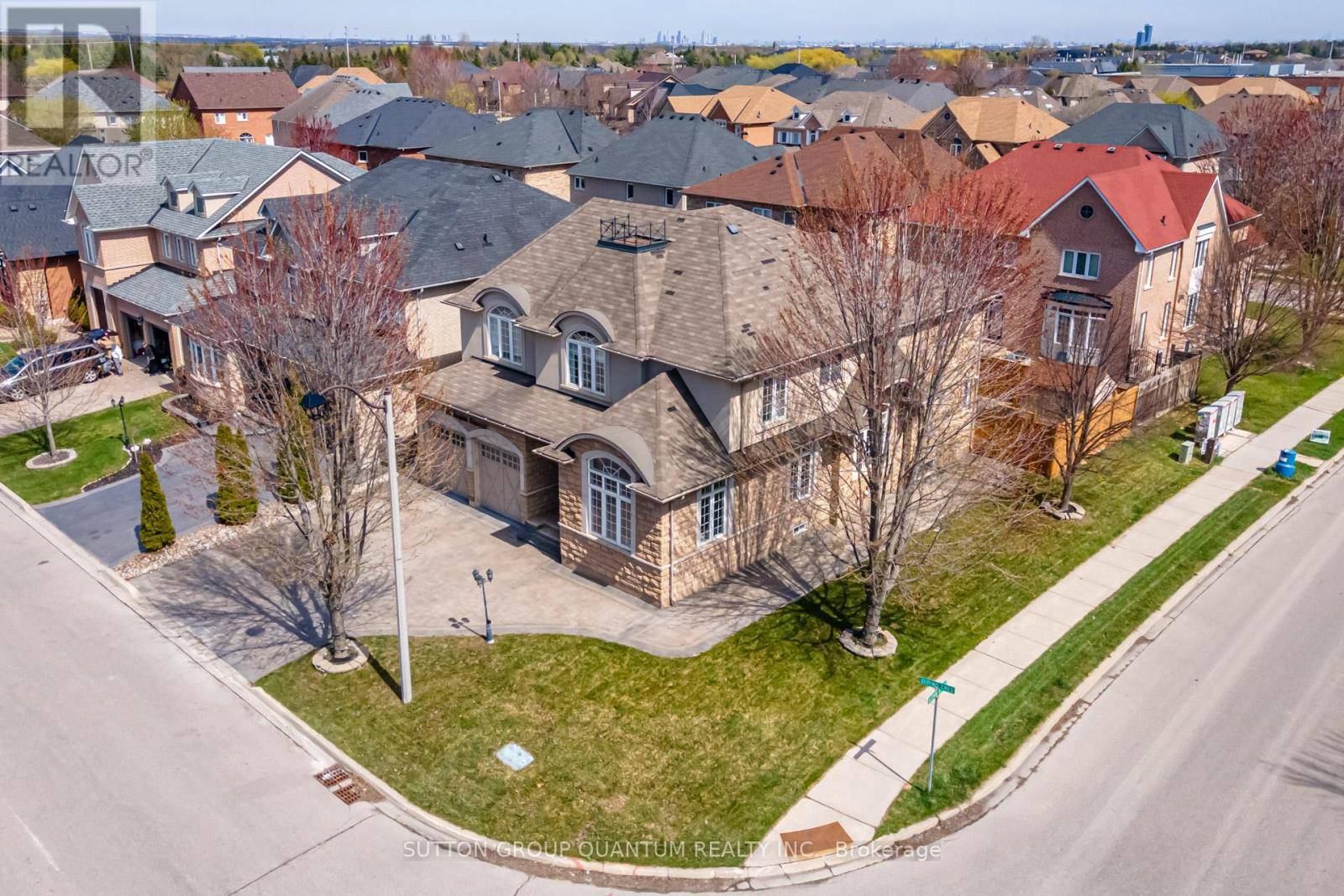 Brampton (vales Of Castlemore), ON L6P1X3,49 SUPINO CRESCENT