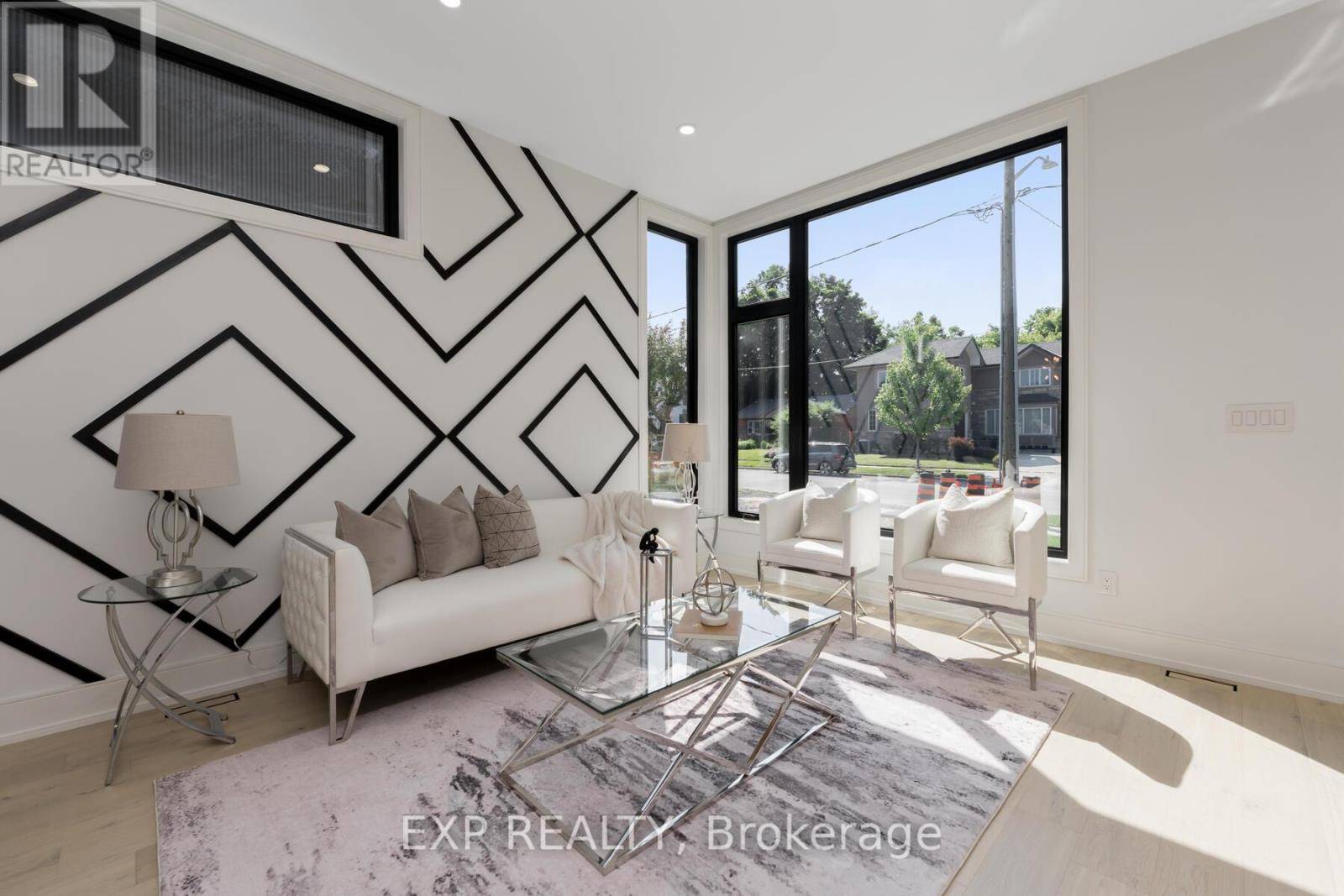 Oakville (co Central), ON L6K1X9,144 STEWART STREET