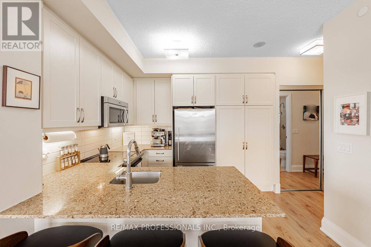 Toronto (high Park-swansea), ON M6S0A2,2 Old Mill DR #417
