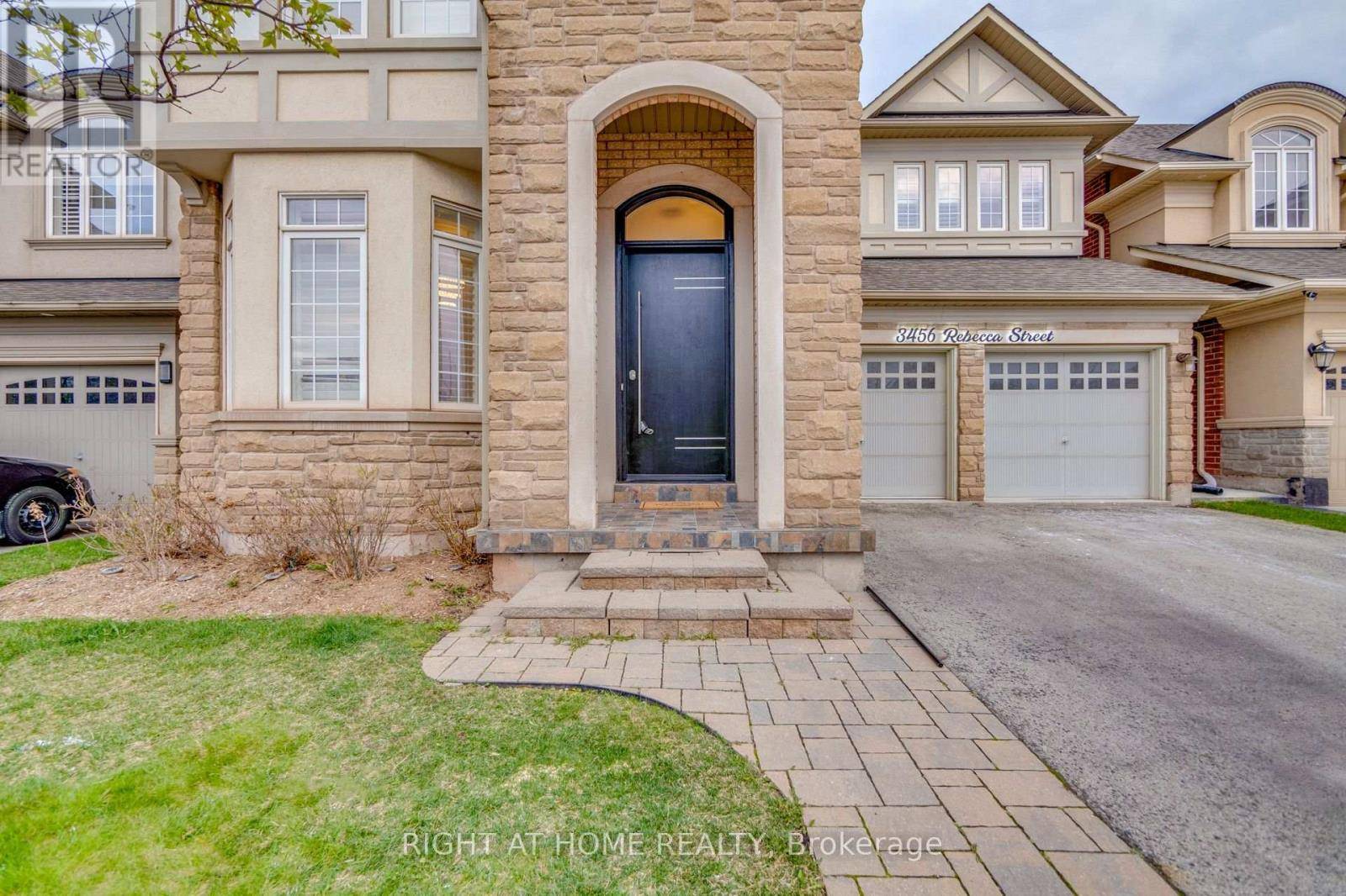 Oakville (br Bronte), ON L6L6X9,3456 REBECCA STREET