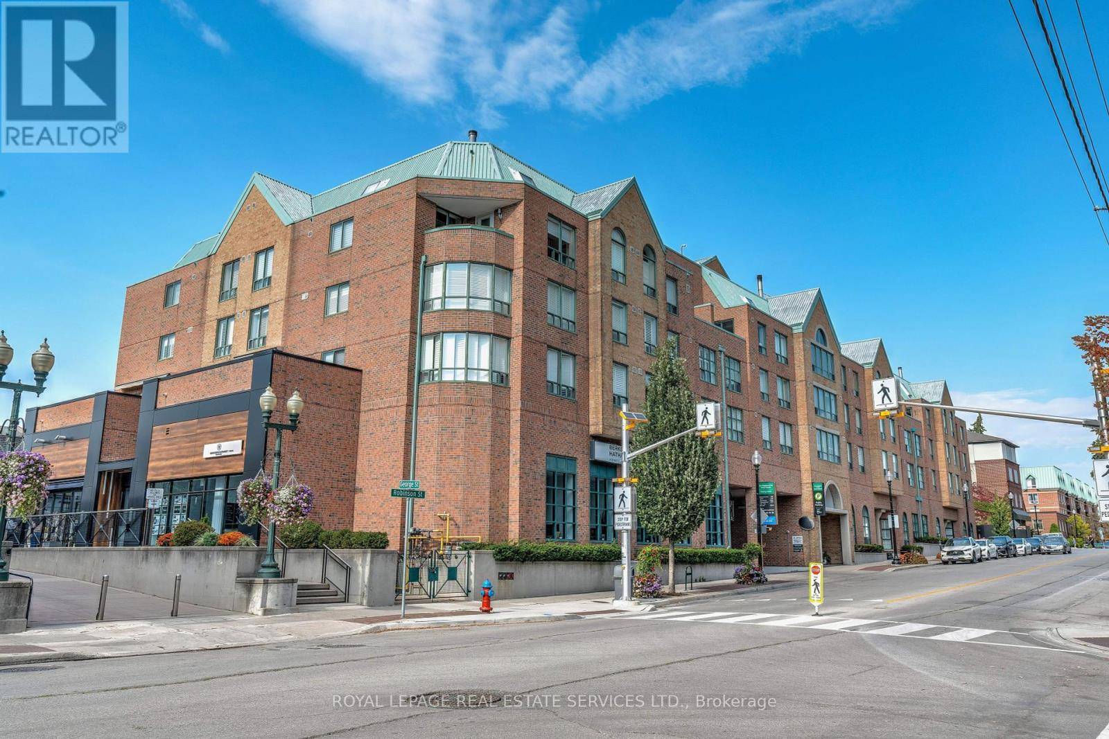 Oakville (oo Old Oakville), ON L6J7N9,221 Robinson ST #PH8