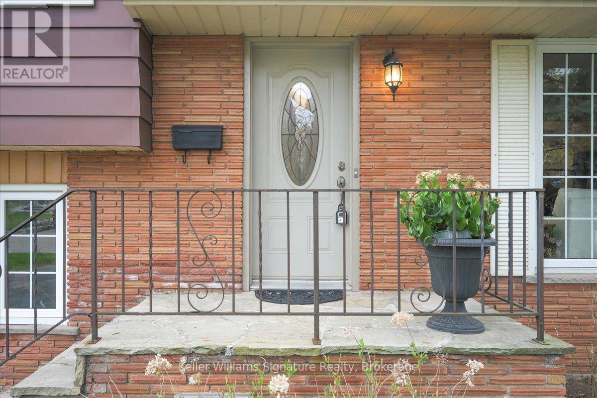 Burlington (shoreacres), ON L7L2C3,4042 MELBA LANE