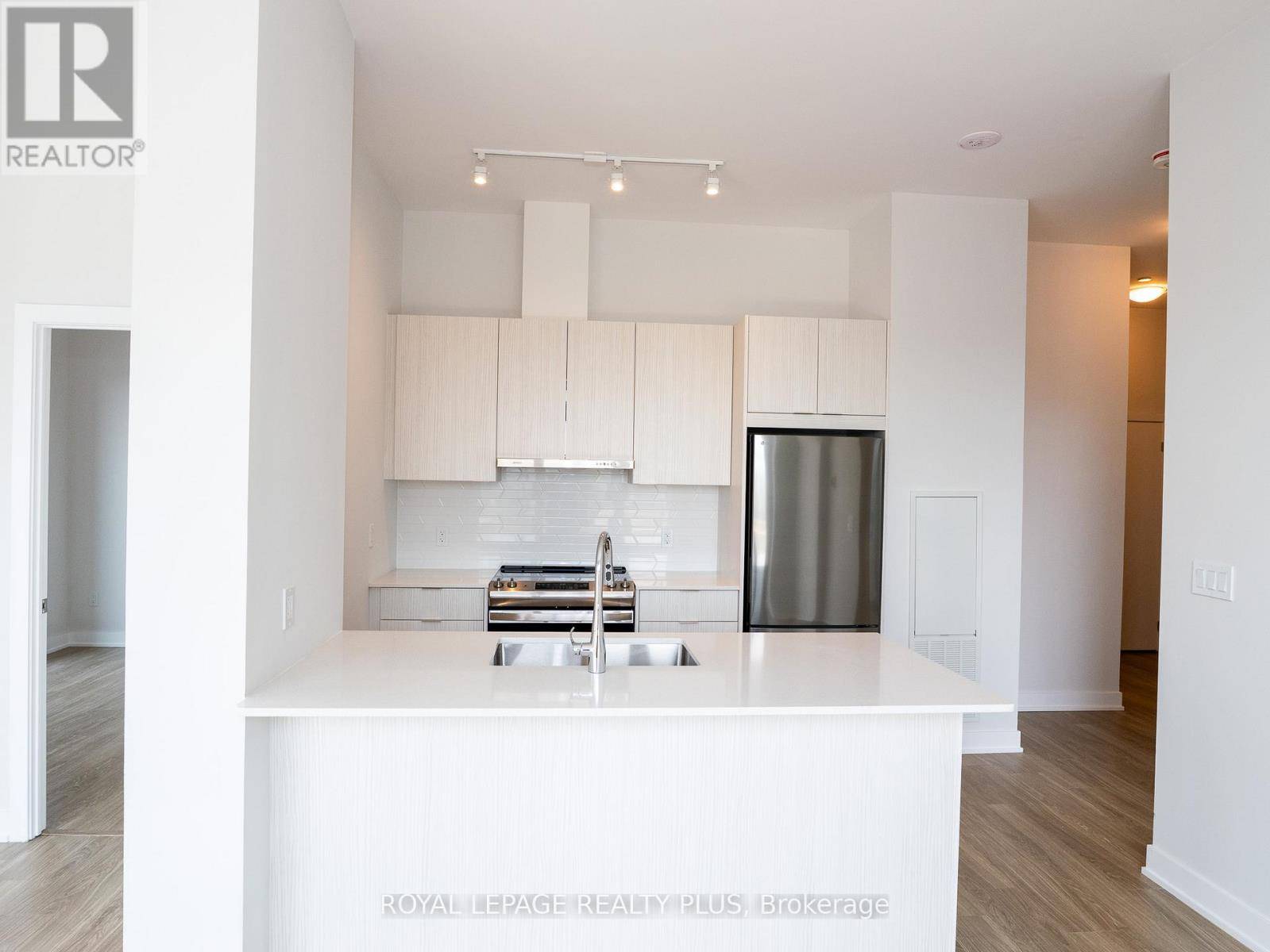Mississauga (city Centre), ON L5B0L6,430 Square One DR #516