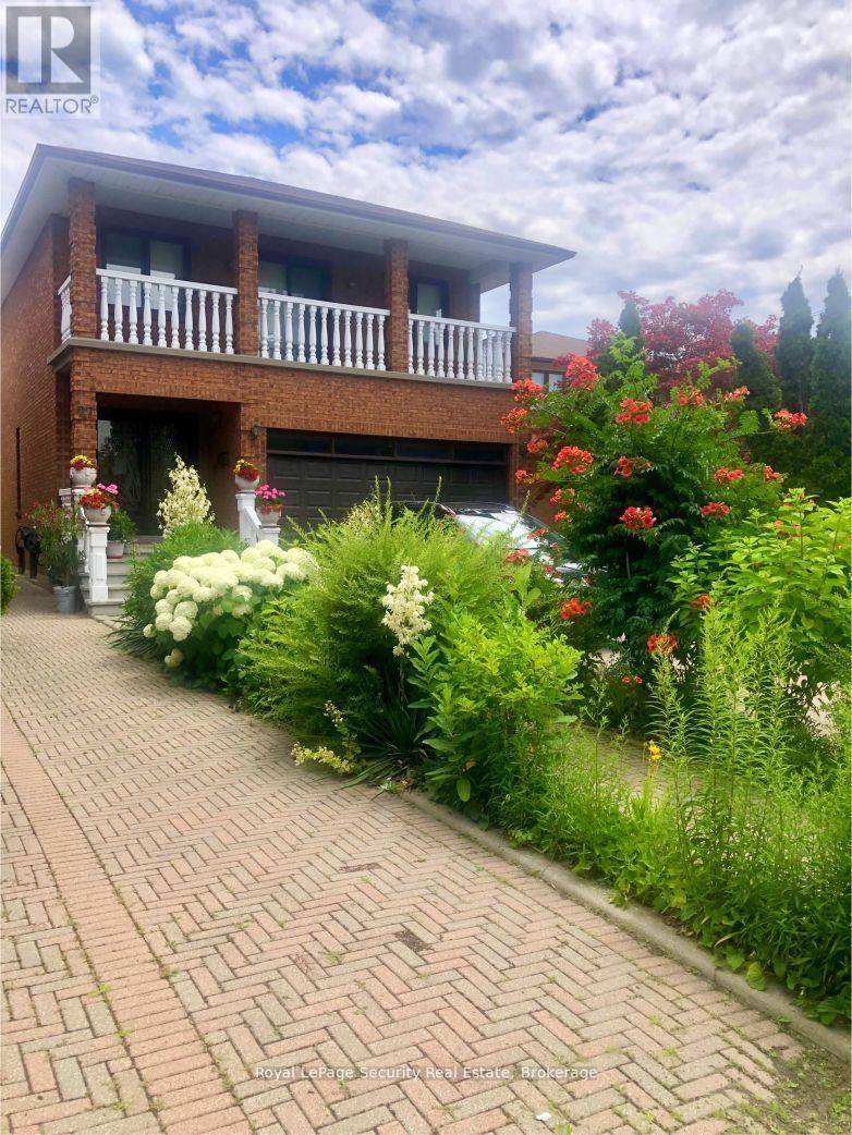 Toronto (yorkdale-glen Park), ON M6A2S1,27 MULHOLLAND AVENUE