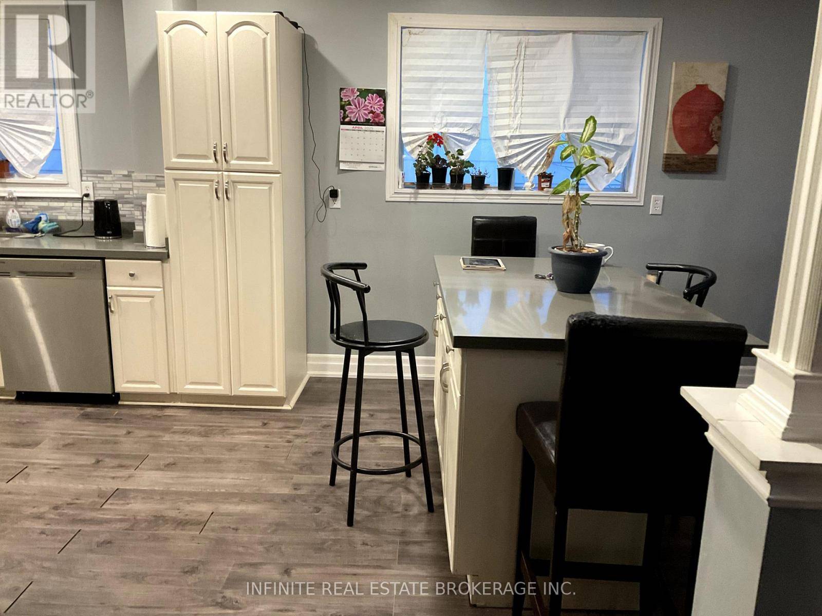 Orangeville, ON L9W3J3,122 PARKVIEW DRIVE