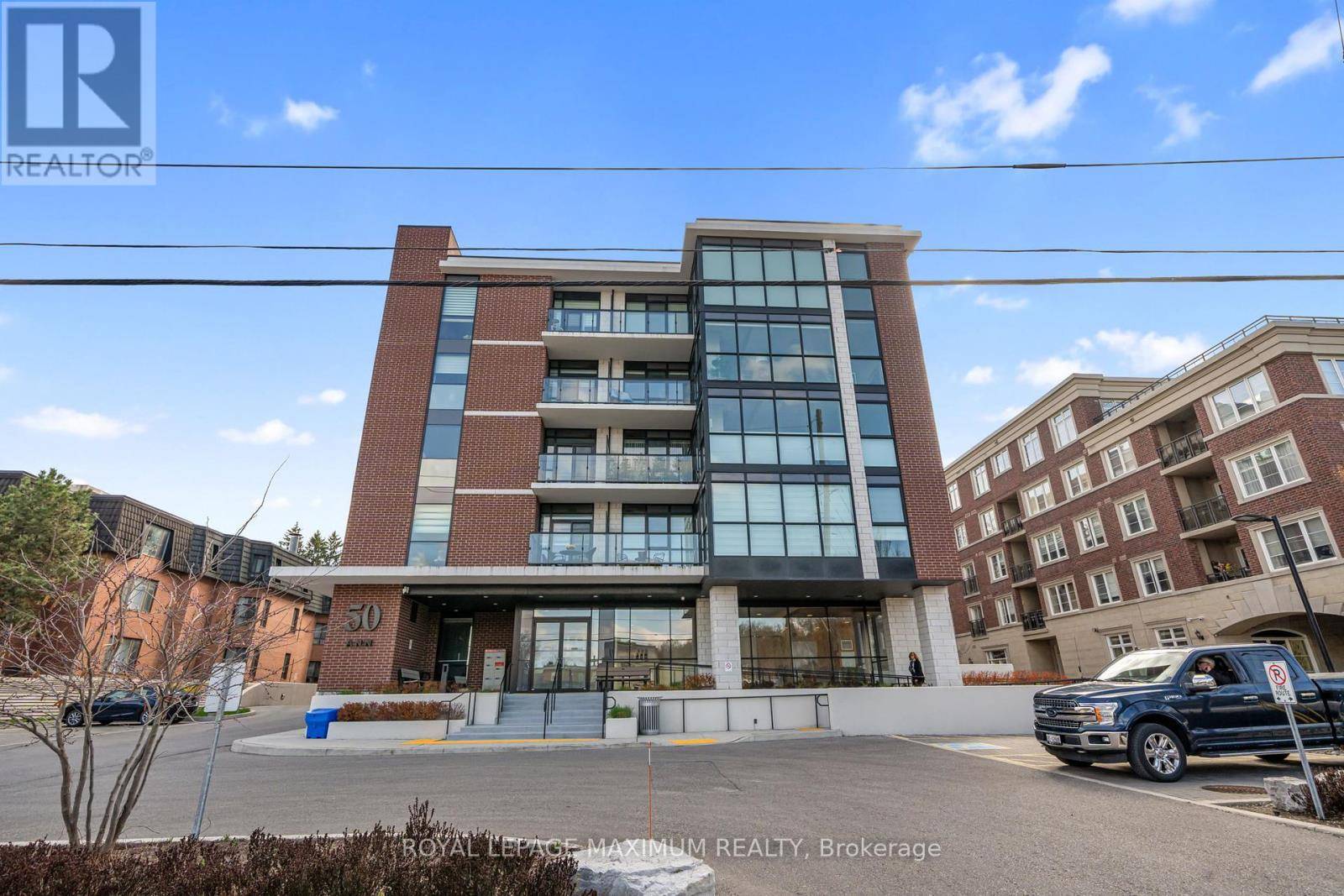 Caledon (bolton West), ON L7E4M3,50 Ann ST #410
