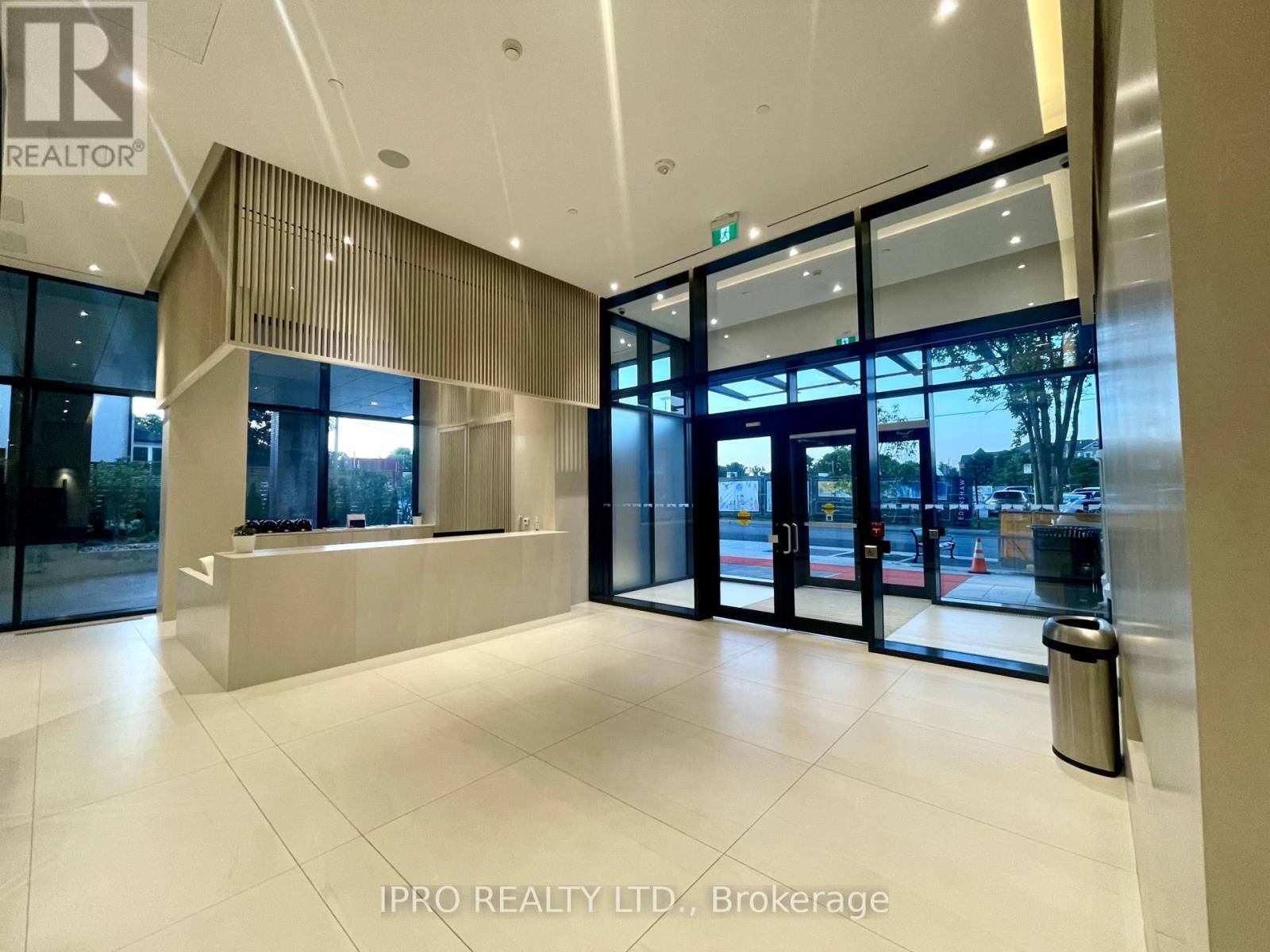 Mississauga (port Credit), ON L5G0E1,28 ANN ST #206