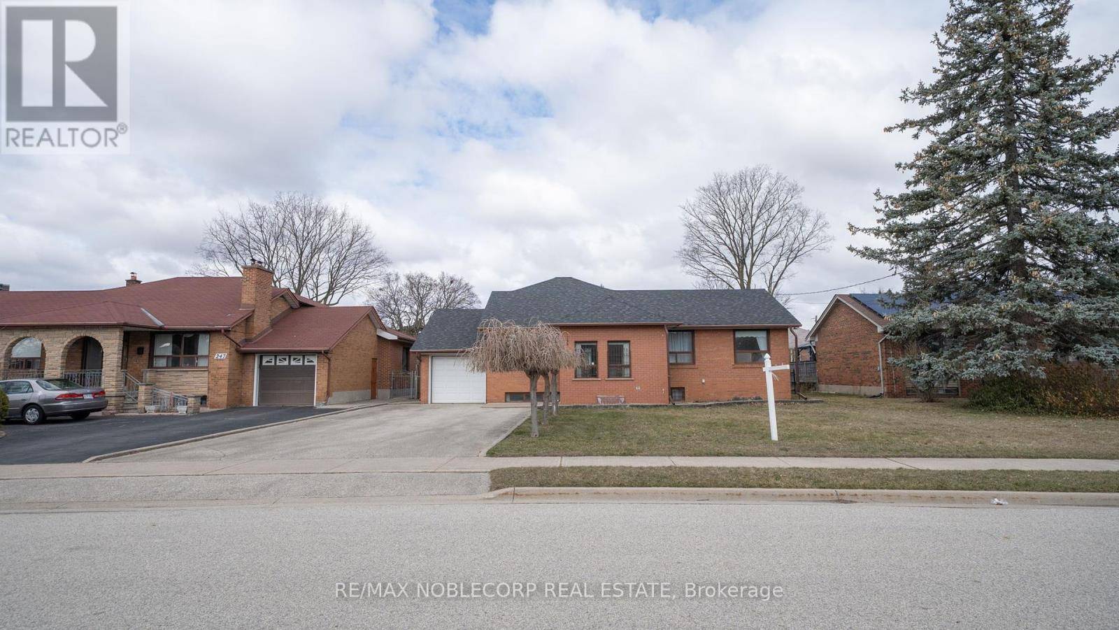 Mississauga (cooksville), ON L5A1V3,253 MCGILL STREET N