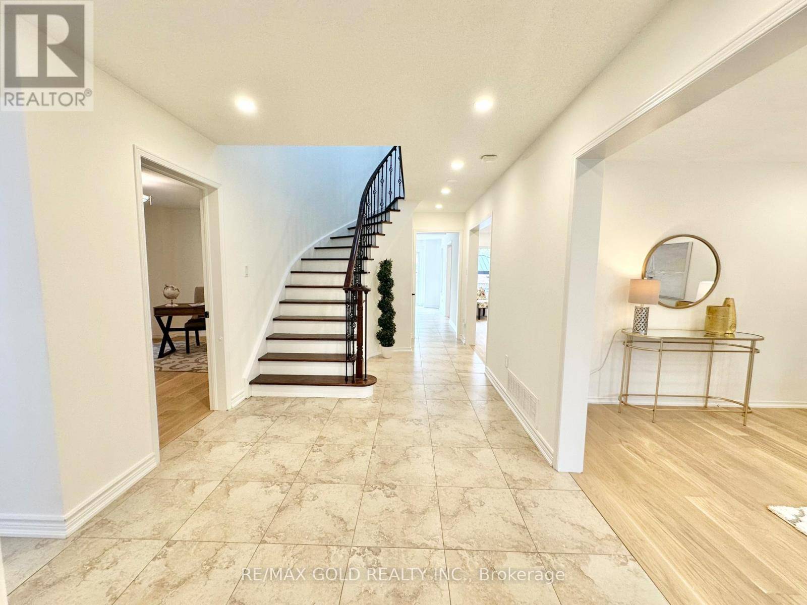 Mississauga (east Credit), ON L5V1H9,6296 CULMORE CRESCENT