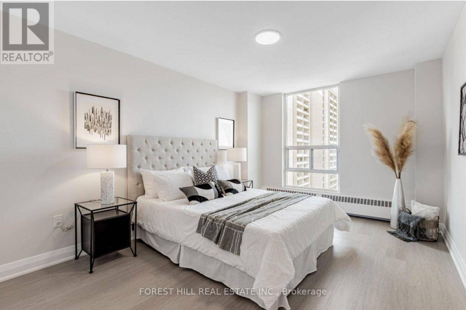 Toronto (briar Hill-belgravia), ON M6B3H2,141 Lyon CT #1204