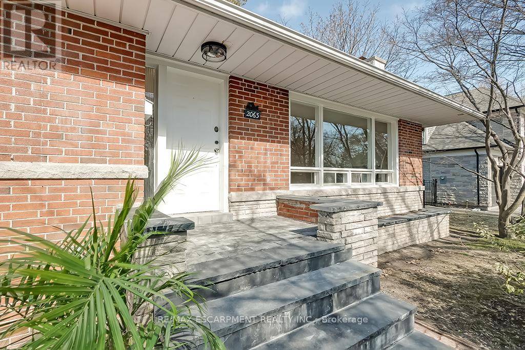 Oakville (fd Ford), ON L6J2G5,2063 GLENFOREST CRESCENT