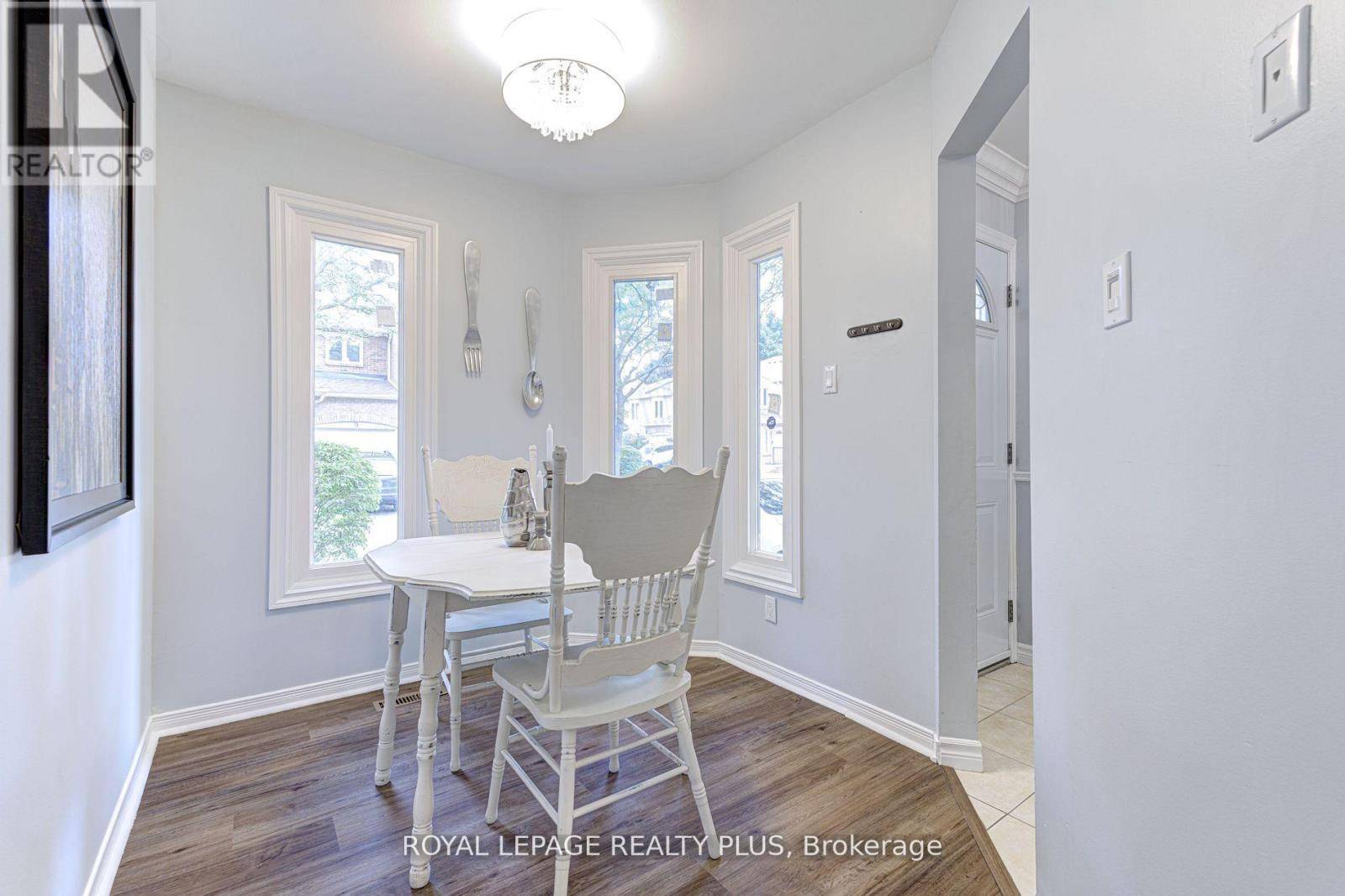 Mississauga (hurontario), ON L4X3C5,5020 Delaware DR #2