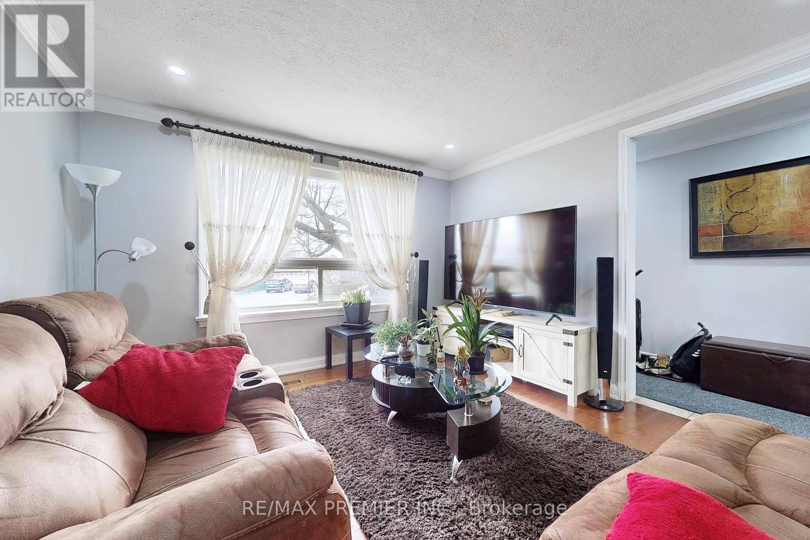 Toronto (downsview-roding-cfb), ON M3M1W4,262 RICHARD CLARK DRIVE
