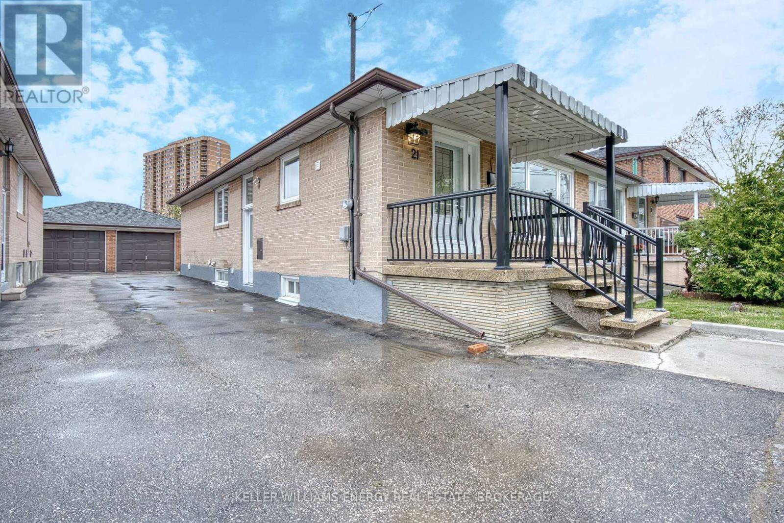 Toronto (downsview-roding-cfb), ON M3L1K8,21 NEAMES CRESCENT