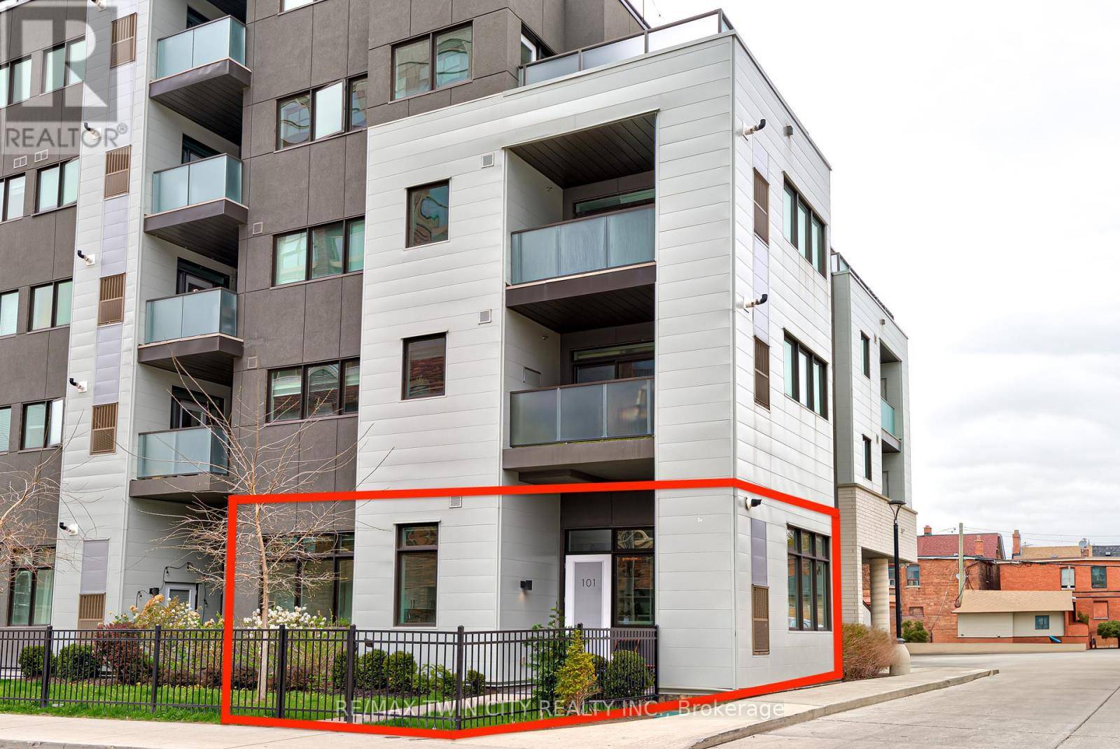 Toronto (weston-pellam Park), ON M6N2Z4,385 Osler ST #101