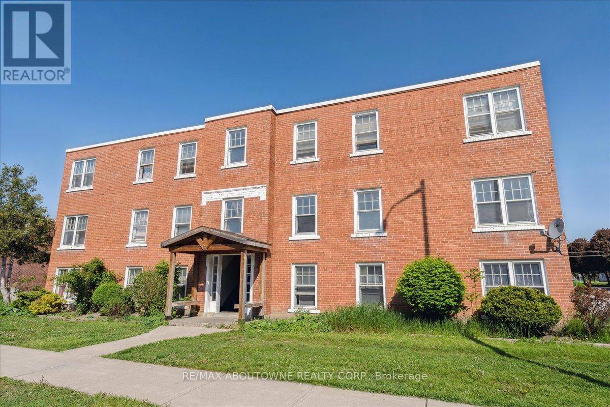 Oakville (cp College Park), ON L6H1A3,133 North Service RD East #6