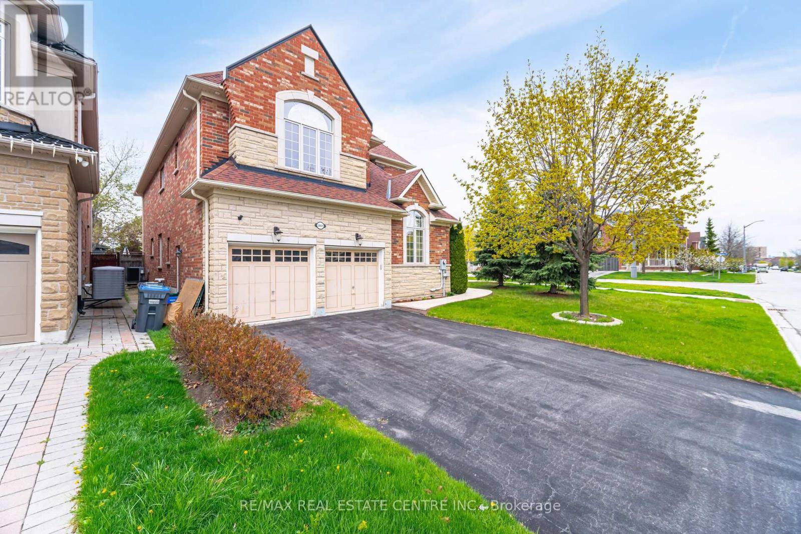 Mississauga (churchill Meadows), ON L5M0A7,3401 HIDEAWAY PLACE